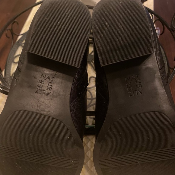 Naturalizer Ankle Boot 2” block heel, inside zipper - Picture 2 of 6